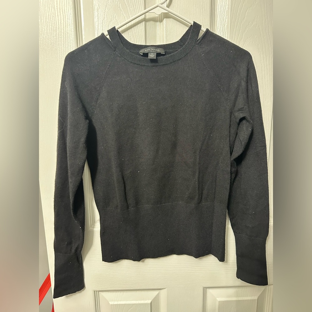 Ann Taylor Black Crewneck Cut Out Sweater Size Extra Small